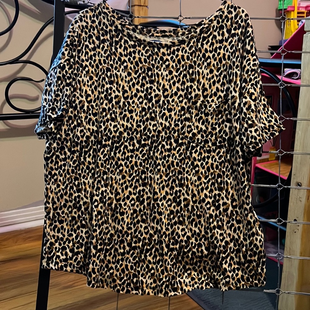 Cheetah print T-shirt with pocket